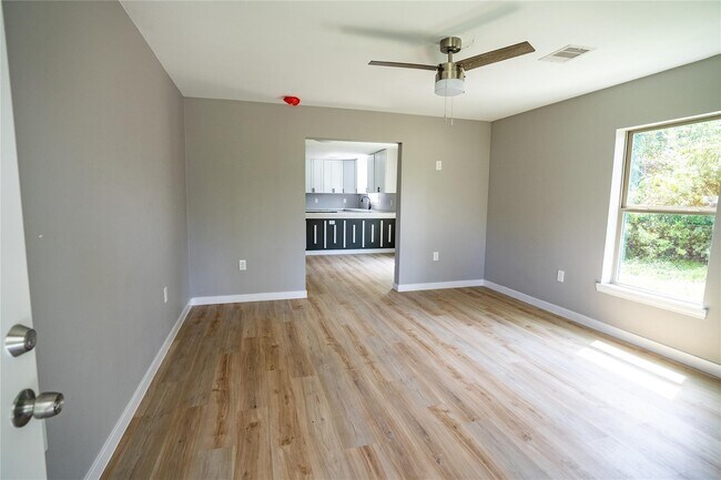 3118 Memel Street I photo 3