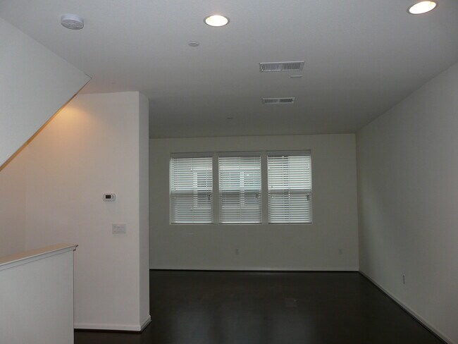 Immaculate Tri-level 4 Bedroom 4 Bath San Jose Townhome photo 4