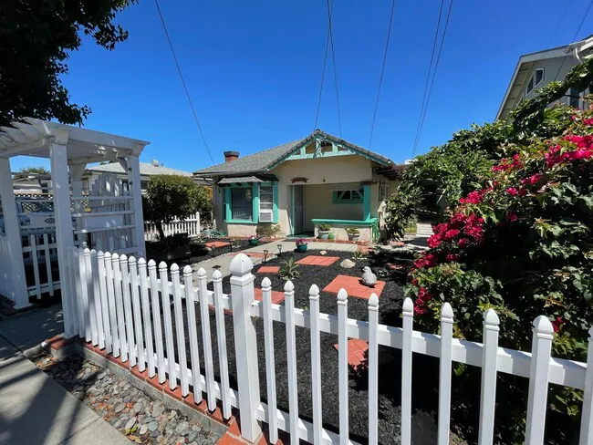 2842 Copley Ave San Diego, CA 92116 photo 2