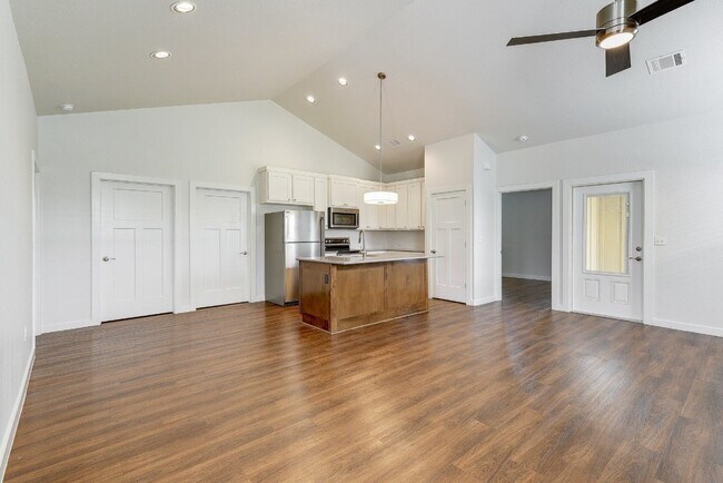 400A Rose Dr Dripping Springs, TX 78620 photo 4