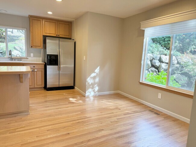 3 Bd / 2.5 Ba Newcastle Home photo 5