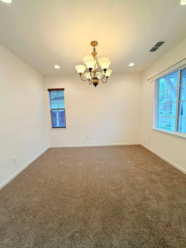 252 W Terraza Way Mountain House, CA 95391 photo 3