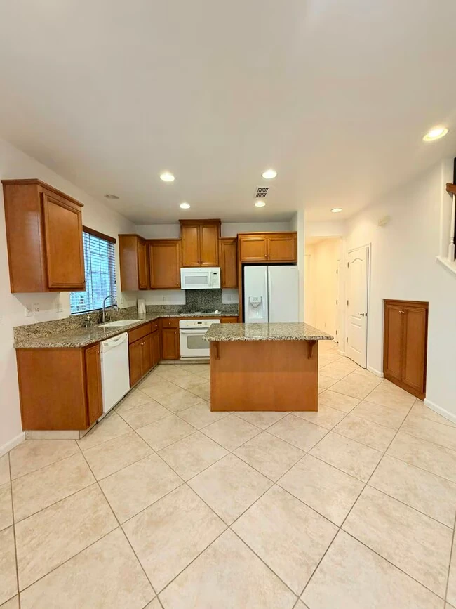 252 W Terraza Way Mountain House, CA 95391 photo 4