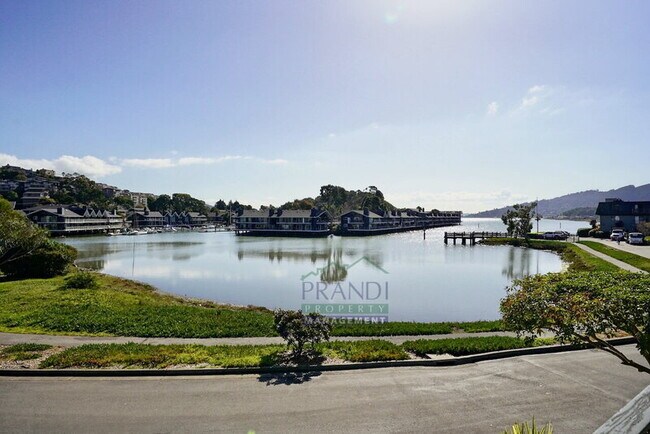 16 Greenwood Bay Dr Tiburon, CA 94920 photo 4