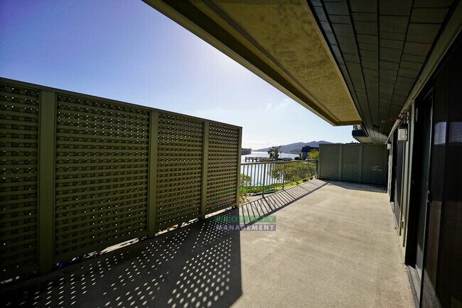 16 Greenwood Bay Dr Tiburon, CA 94920 photo 3
