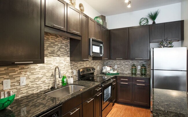9198 Richmond Avenue, Houston, TX 77063 photo 3