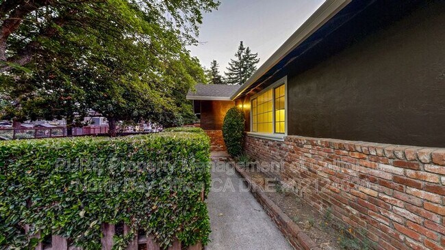 353 E Robles Ave Santa Rosa, CA 95407 photo 3
