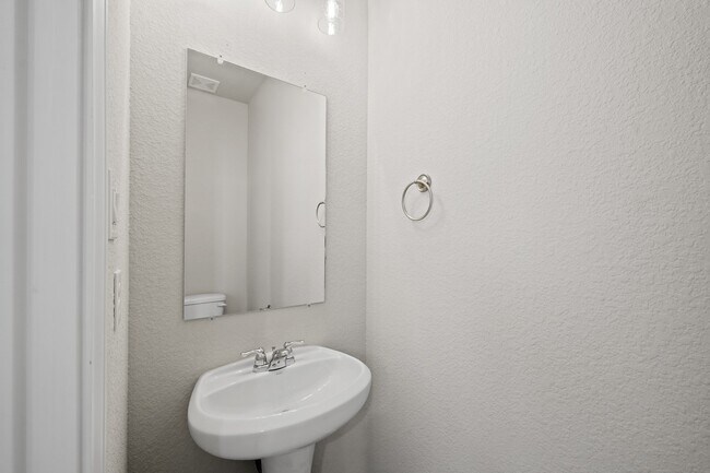 831 Red Oakland Drive, Houston, TX 77090 photo 4