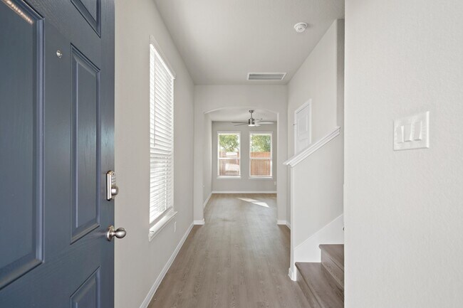 831 Red Oakland Drive, Houston, TX 77090 photo 3
