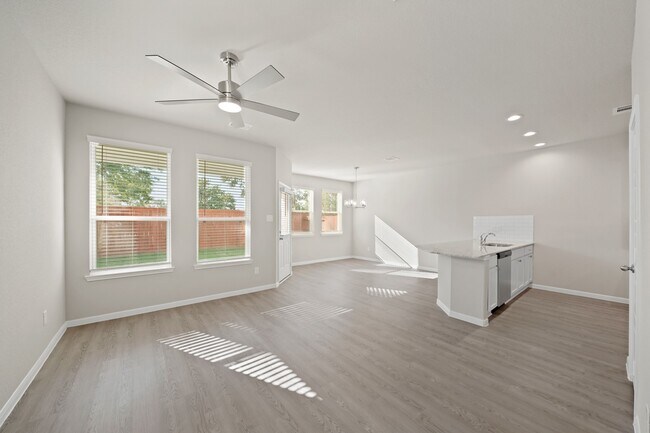 831 Red Oakland Drive, Houston, TX 77090 photo 2