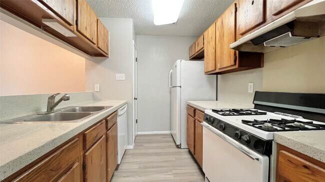 11953 Sunhillow Bend Austin, TX 78758 photo 2