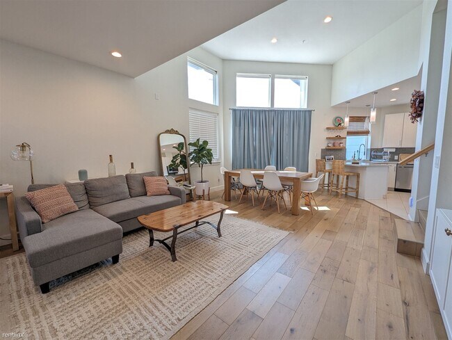 4001 Red River St Austin, TX 78751 photo 2