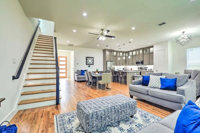 3129 Rutz St Dallas, TX 75212 photo 3