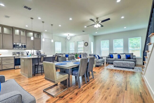 3129 Rutz St Dallas, TX 75212 photo 2