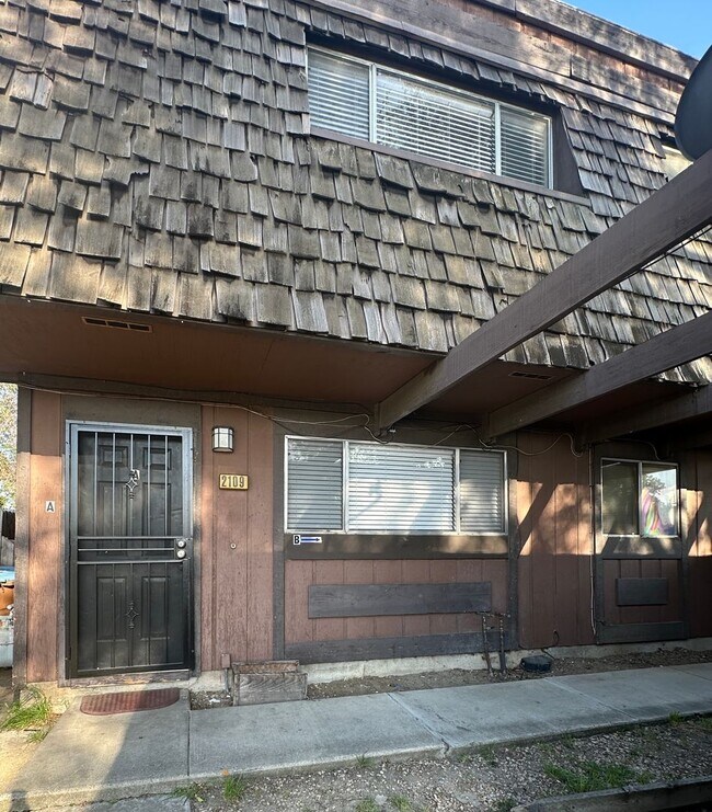 1-L St., 2109