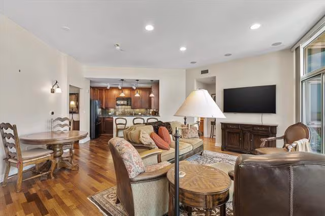 500 Throckmorton St Fort Worth, TX 76102 photo 4