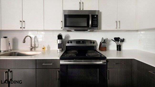 1001 S Center St Arlington, TX 76010 photo 5