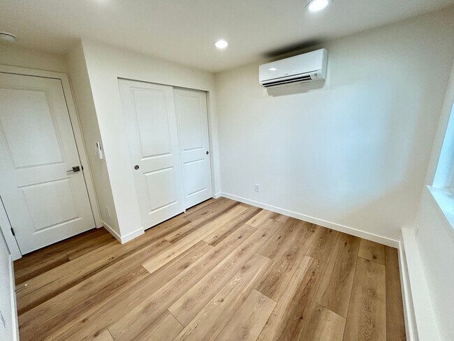 8024 36th Ave S Seattle, WA 98118 photo 4