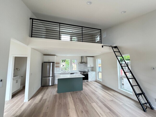 8024 36th Ave S Seattle, WA 98118 photo 3