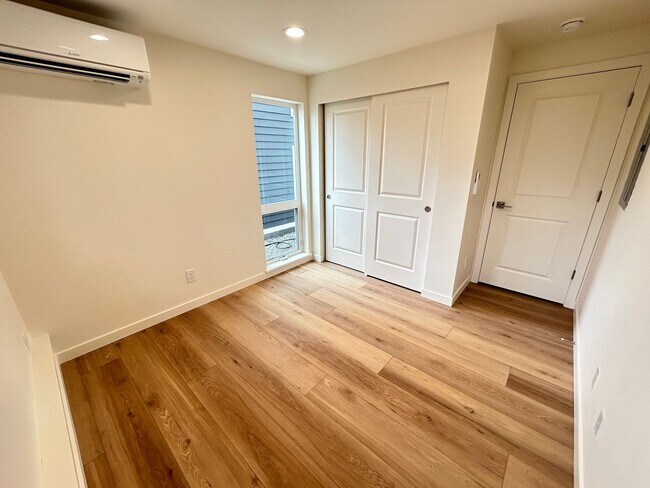 8024 36th Ave S Seattle, WA 98118 photo 5