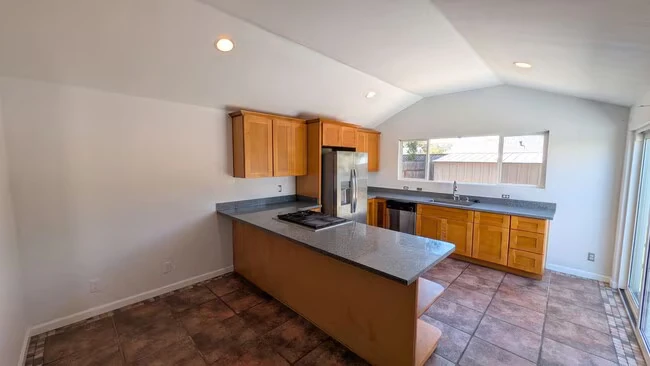 867 Via Mariposa San Lorenzo, CA 94580 photo 5