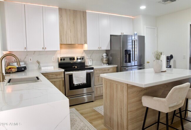 3114 W Mark Ln Phoenix, AZ 85083 photo 3