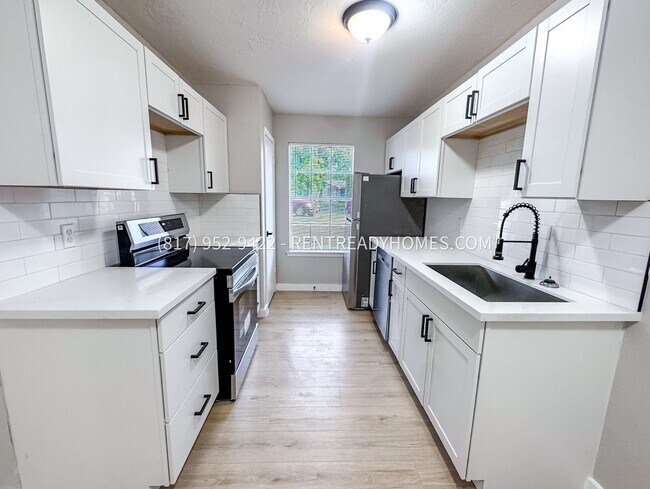 319 Frontier Dr Bryan, TX 77803 photo 4