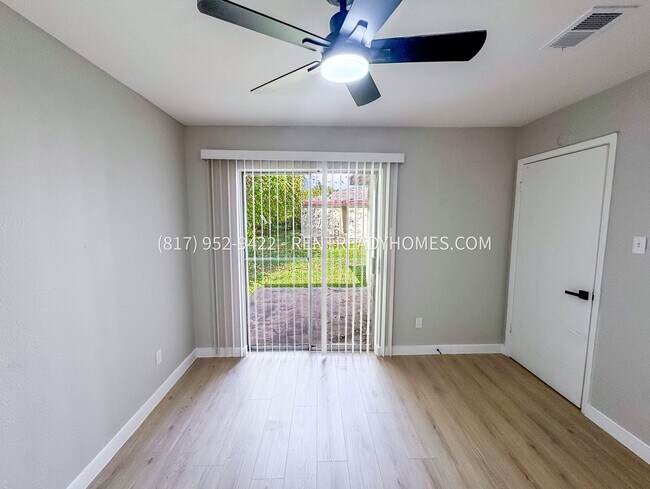 319 Frontier Dr Bryan, TX 77803 photo 5