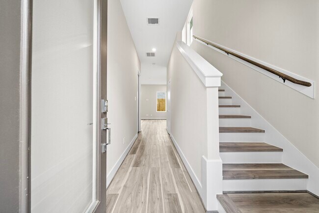7520 Sandle Street, Houston, TX 77088 photo 2