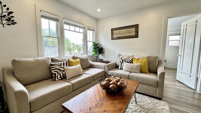 4761 Lotus St San Diego, CA 92107 photo 3