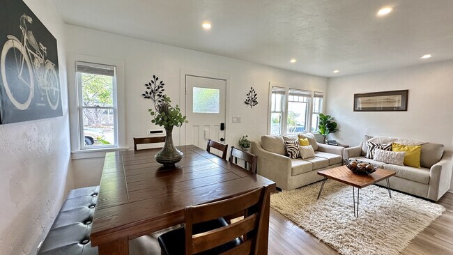 4761 Lotus St San Diego, CA 92107 photo 2