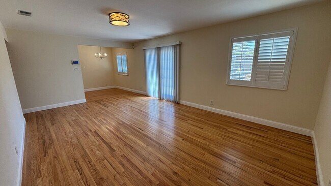 8096 Juniper Ave Newark, CA 94560 photo 3