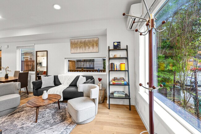 5201 Brooklyn Ave NE Seattle, WA 98105 photo 4