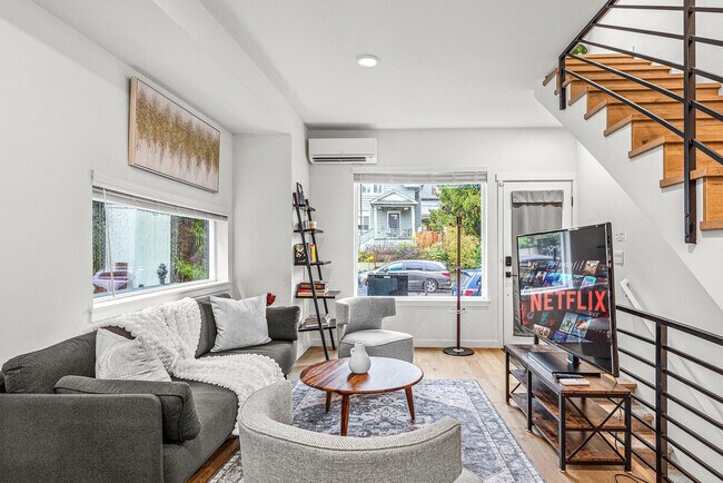 5201 Brooklyn Ave NE Seattle, WA 98105 photo 5