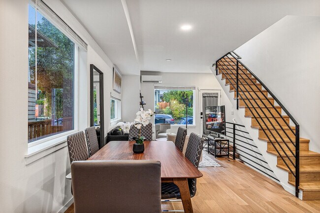 5201 Brooklyn Ave NE Seattle, WA 98105 photo 3