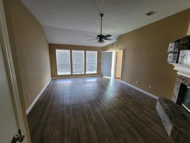 7320 Nantucket Drive, Forest Hill, TX 76140 photo 2