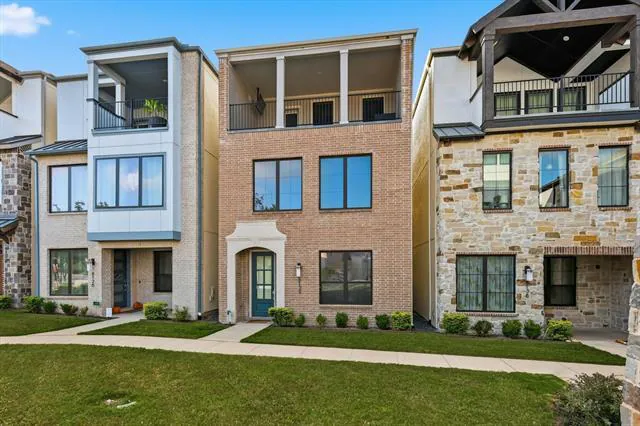 8132 Bromley Drive, Dallas, TX 75231 photo 3