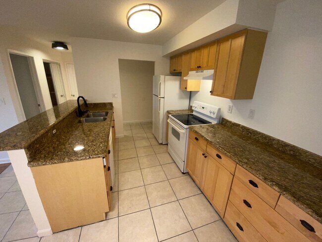 Crescent Court Manor photo 3