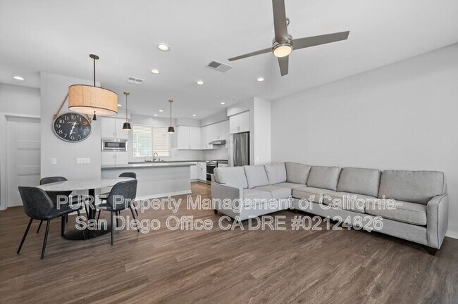 307 West St Oceanside, CA 92054 photo 5
