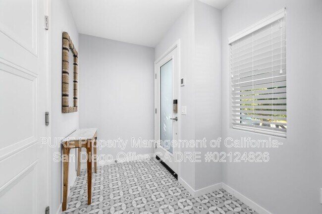 307 West St Oceanside, CA 92054 photo 3