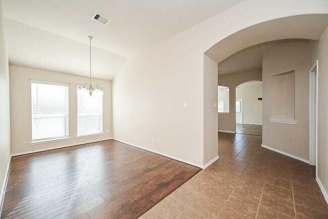 2119 Mateo Park Drive, Houston, TX 77047 photo 4