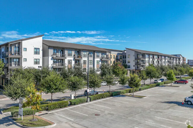 Overture Fairview 55+ Active Adult Apartment Homes photo 3