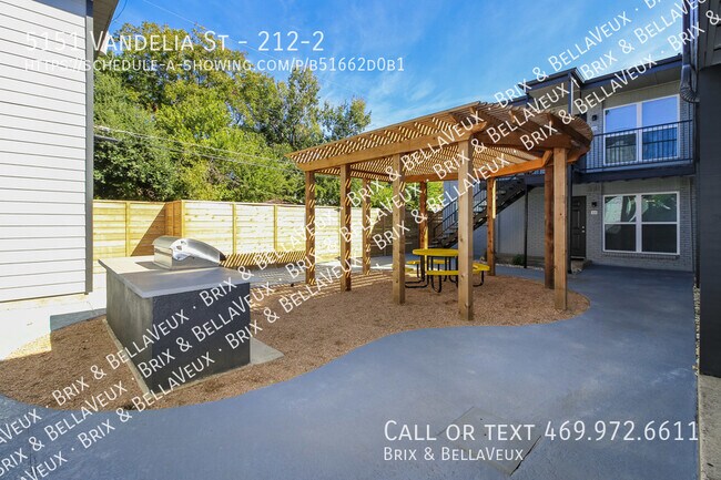 5151 Vandelia St Dallas, TX 75235 photo 2
