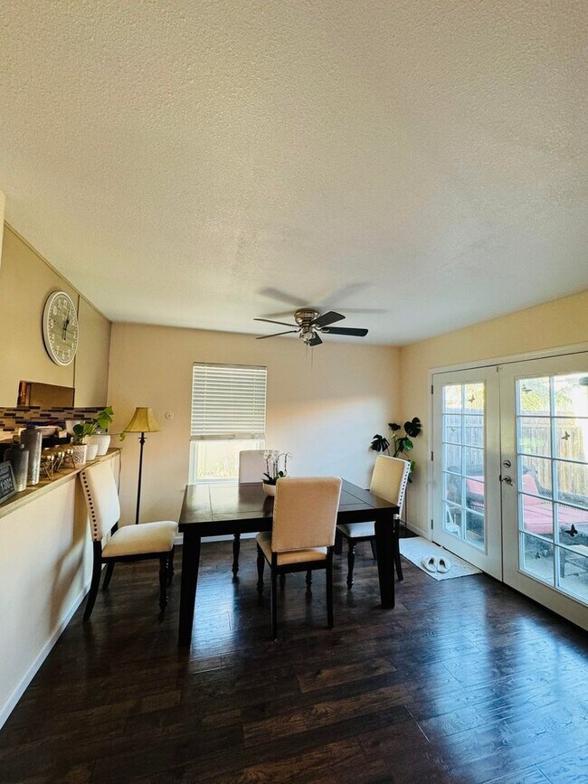 4 Bedroom Townhome in Antioch photo 2