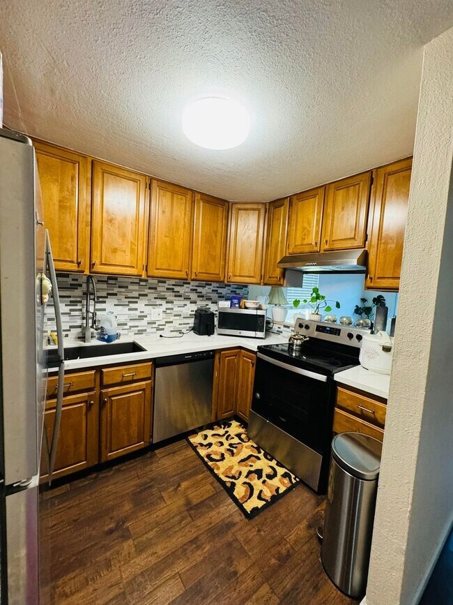 4 Bedroom Townhome in Antioch photo 3