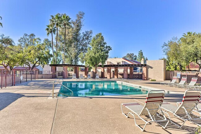 602 N May Street photo 4