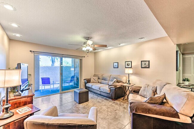 602 N May Street photo 5