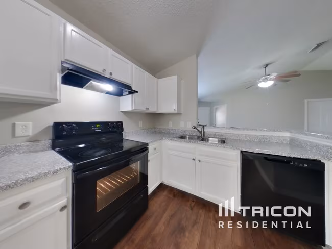 3155 Boynton Drive, Houston, TX 77045 photo 5