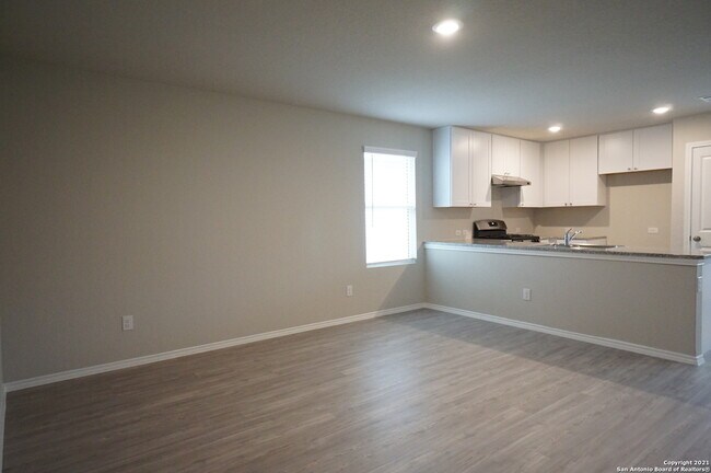 9807 Morgans Mills San Antonio, TX 78254 photo 3