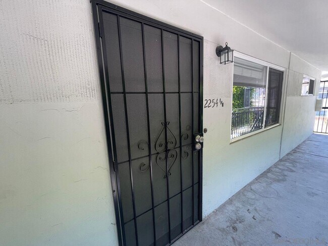2254.5 Garnet Ave San Diego, CA 92109 photo 4